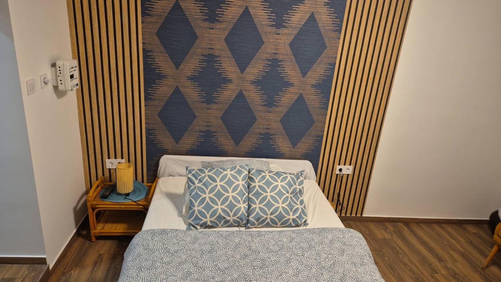 2 Rooms Retro Guesthouse In A Silent Garden Vecses Ngoại thất bức ảnh