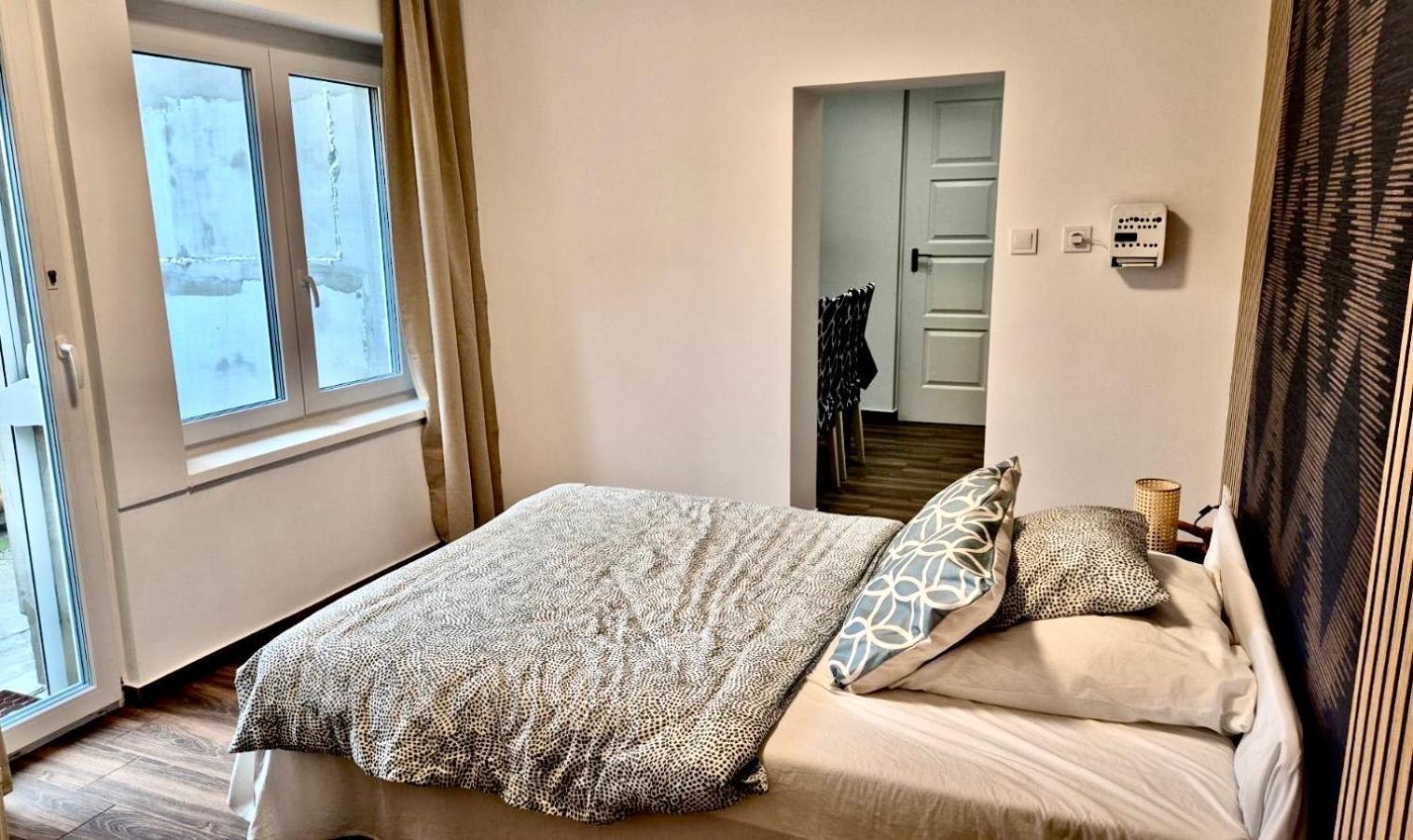 2 Rooms Retro Guesthouse In A Silent Garden Vecses Ngoại thất bức ảnh